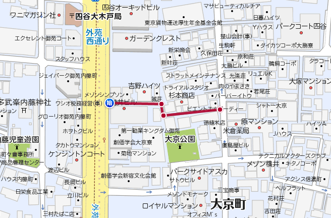 No.１　新宿・大番組屋敷跡の細道 探索の始まり、きっかけの「細道」 新宿区大京町 長さ　およそ１００メートル 最狭幅　60センチメートル 歴史度　★★★★ 狭隘度　★★★★ 魅力度　★★★