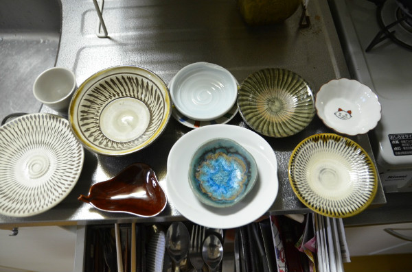 食器の陶器は、おもしろいものがいろいろある。やはり昔陶芸科で学んでいたせいか